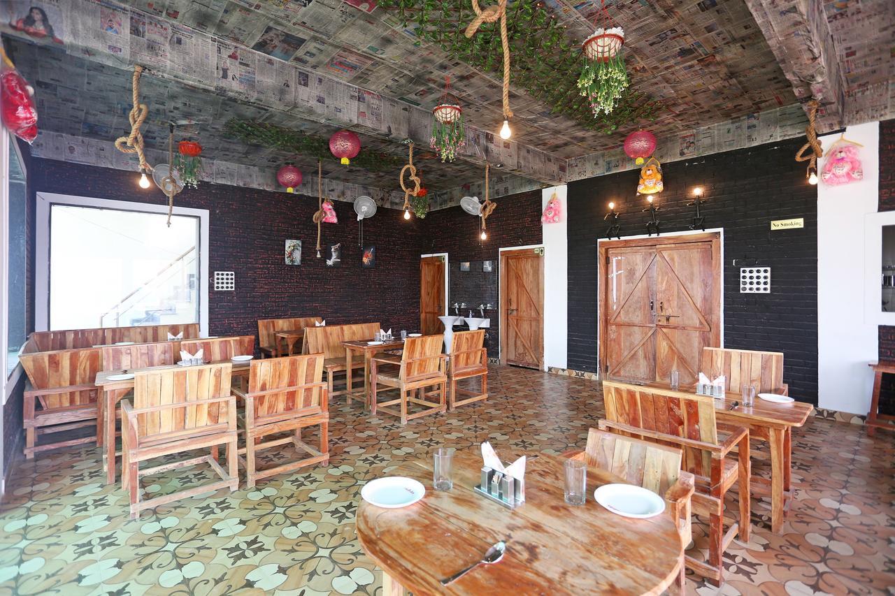 Oyo 10104 Radhika Resort Kota  Bagian luar foto