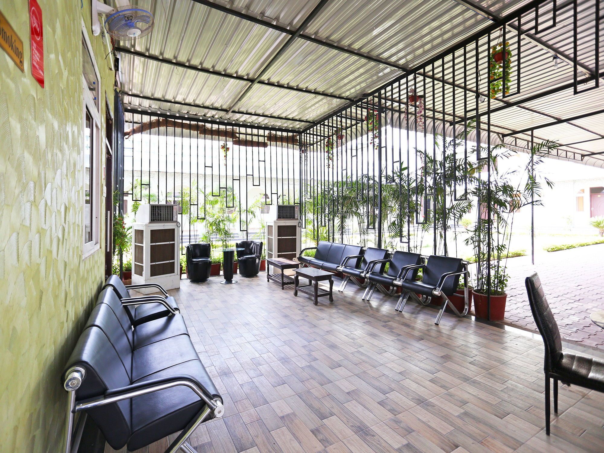 Oyo 10104 Radhika Resort Kota  Bagian luar foto