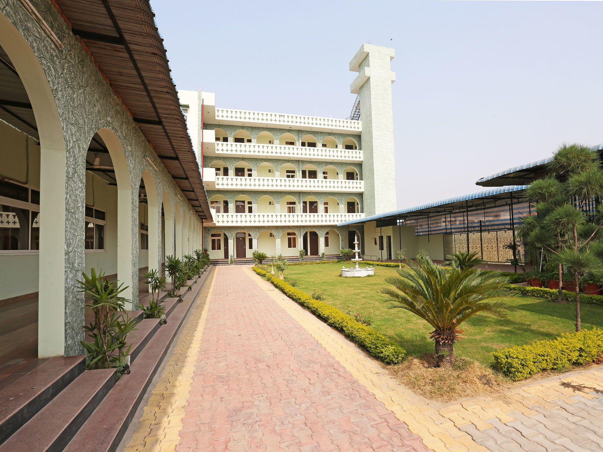 Oyo 10104 Radhika Resort Kota  Bagian luar foto