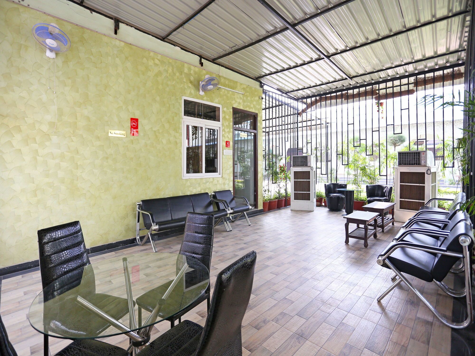 Oyo 10104 Radhika Resort Kota  Bagian luar foto